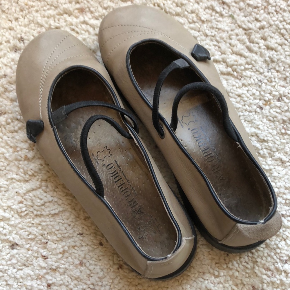 Portuguese beige leather flats